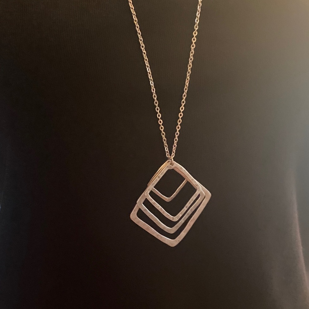 Elegant Silver Geometric Pendant Necklace
